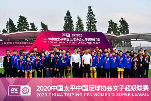 林子濠与超模陈瑜公布恋情，林依轮调侃回应引发热议